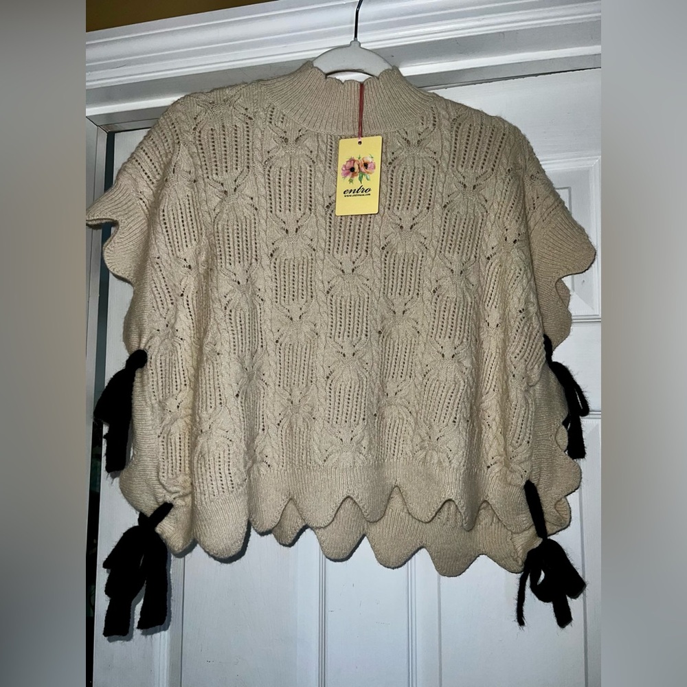 NWTs Entro scalloped sweater top with bows - Picture 7 of 7